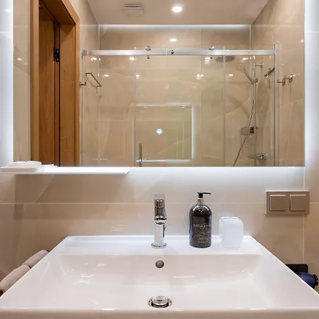 Raina Petit - Boutique 公寓 *