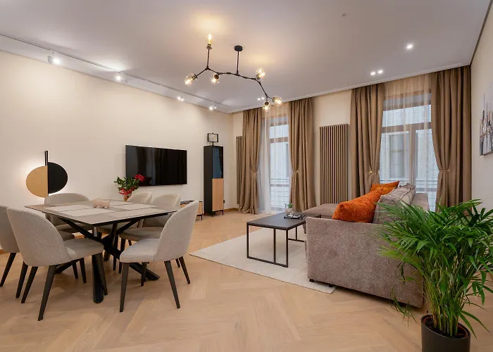 Raina Petit - Boutique