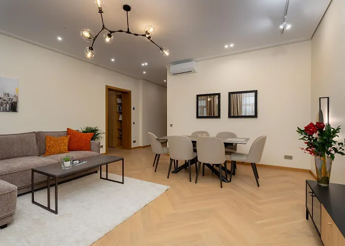 Raina Petit - Boutique