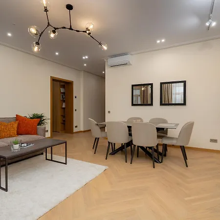 Raina Petit - Boutique